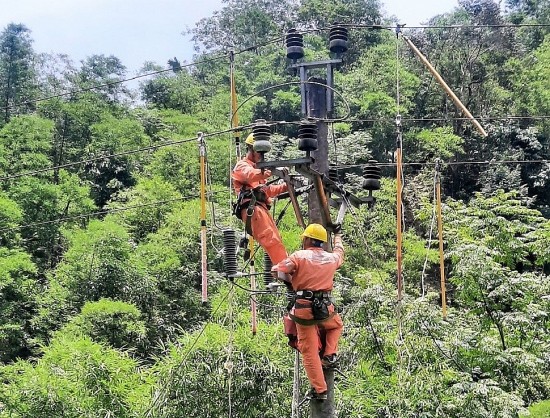 EVNNPC đẩy mạnh các giải pháp tiết kiệm điện, phòng chống lụt bão