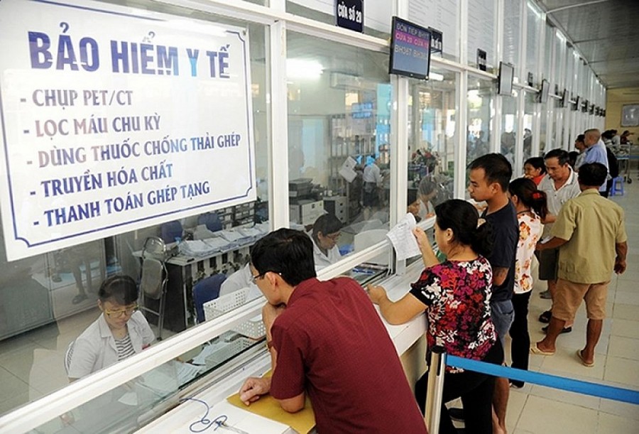 Thủ tướng yêu cầu xem xét nội dung báo chí phản ánh về bảo hiểm y tế