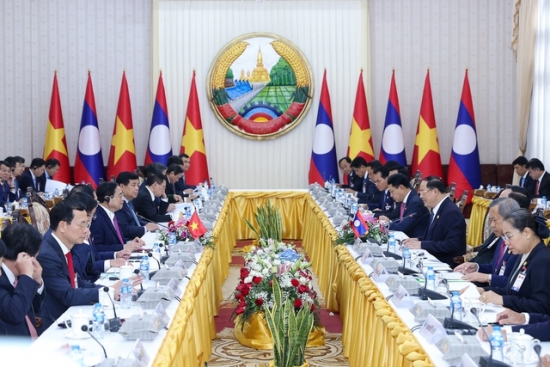 Dành ưu tiên cao nhất cho việc củng cố, vun đắp quan hệ Việt Nam-Lào
