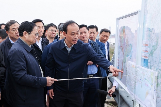 Thủ tướng khảo sát thực địa, thúc đẩy tuyến cao tốc ven biển "quan trọng chiến lược" với Đồng bằng sông Hồng