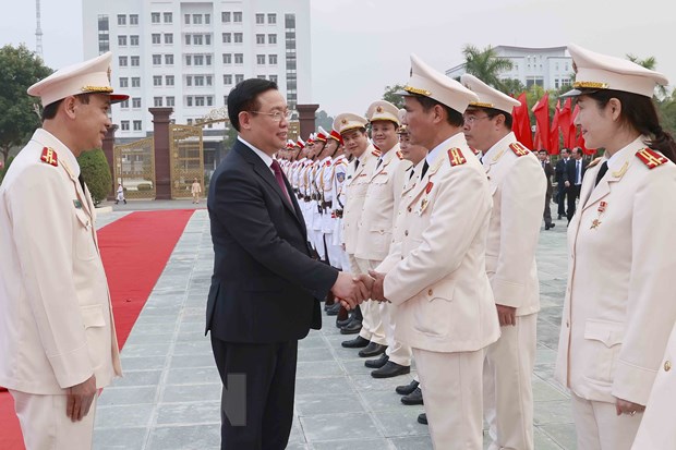 Chủ tịch Quốc hội Vương Đình Huệ thăm, chúc Tết Công an tỉnh Lào Cai