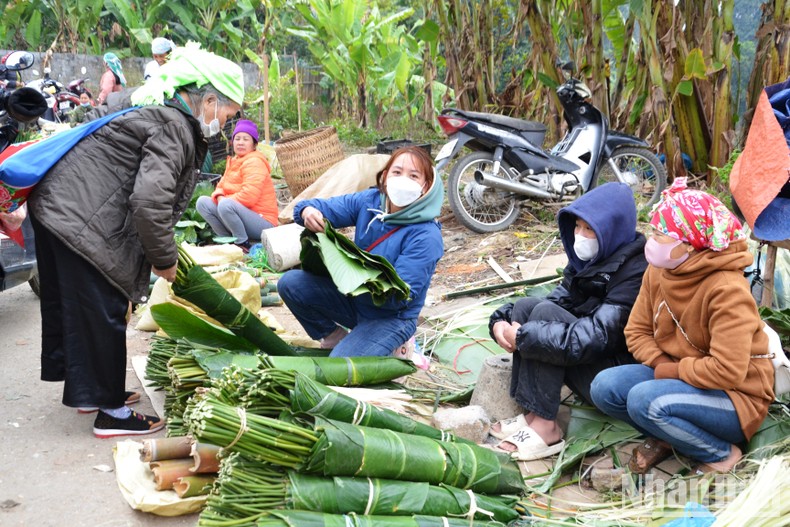 Rộn rã chợ phiên vùng cao ngày Tết ảnh 1