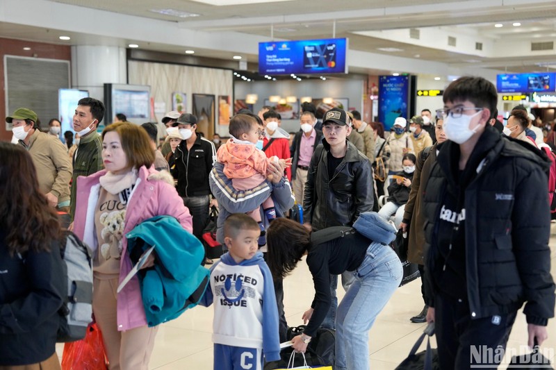 Ngày mồng 4 Tết, lượng khách qua sân bay Nội Bài đạt khoảng 80 nghìn
