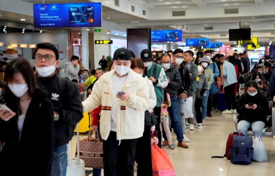 Bốn ngày Tết Quý Mão: Có hơn 300.000 khách qua sân bay Nội Bài