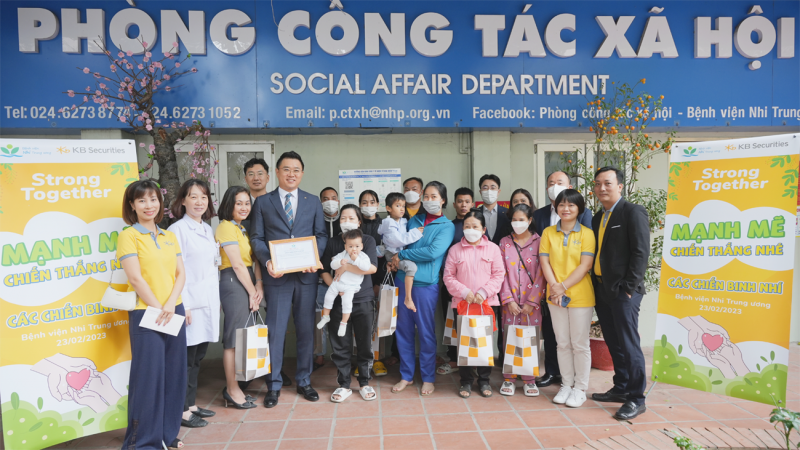Chuyến thiện nguyện ý nghĩa của Công ty Chứng khoán KB Việt Nam tại Bệnh viện Nhi Trung ương