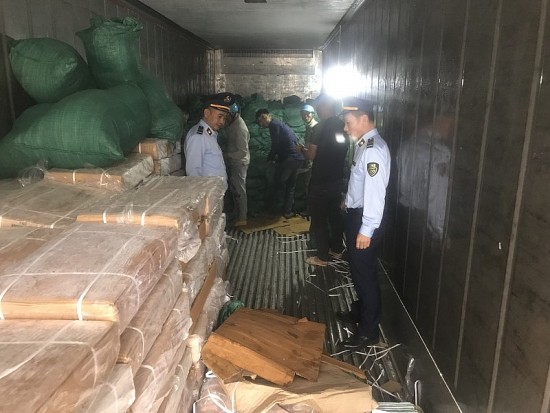 Lạng Sơn: Phát hiện xe tải vận chuyển gần 10 tấn thịt trâu không rõ nguồn gốc