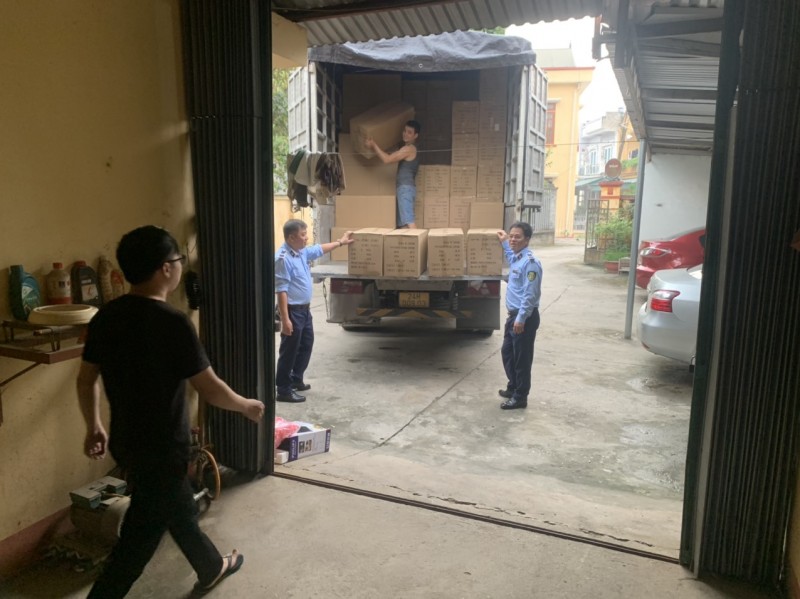 Yên Bái: Phát hiện xe tải chở lượng lớn hàng hóa nhập lậu, hàng giả