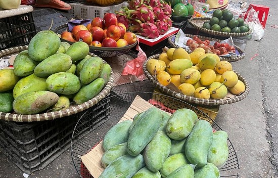 Các loại hoa quả đầu mùa: Nguồn cung dồi dào, nhưng giá tăng 30%