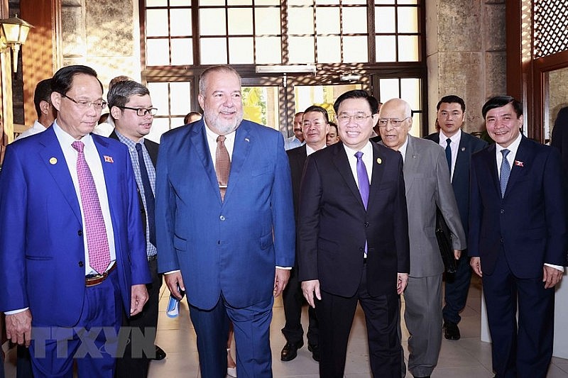 Chủ tịch Quốc hội Vương Đình Huệ và Thủ tướng Cộng hòa Cuba Manuel Marrero Cruz dự Diễn đàn thương mại và đầu tư Việt Nam-Cuba.
