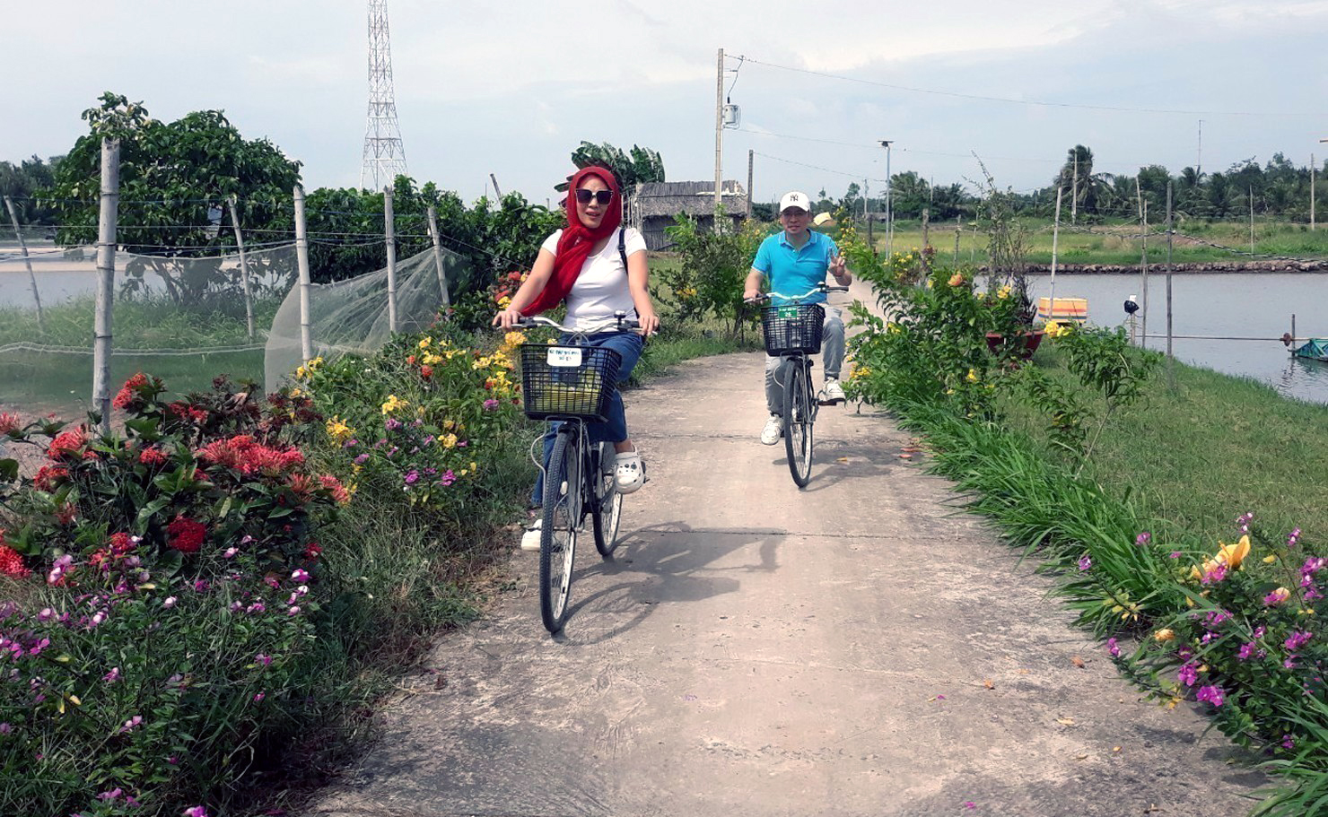 Kh&amp;aacute;ch du lịch tham quan Cồn Chim (Tr&amp;agrave; Vinh). Ảnh: Ho&amp;agrave;i Nam