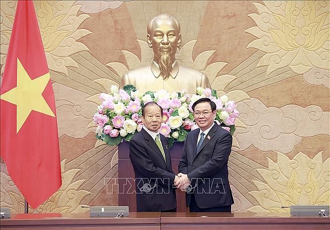 Chủ tịch Quốc hội Vương Đình Huệ và ông Nikai Toshihiro, Chủ tịch Liên minh Nghị sĩ hữu nghị Nhật Bản - Việt Nam. 