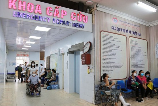 Quảng Ninh: 2 học sinh phải nhập viện vì ngộ độc thuốc lá điện tử