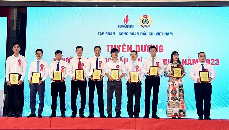 Trong số 60 nhân vật được CĐ DKVN tôn vinh “NLĐ Dầu khí tiêu biểu năm 2022”, PV GAS đóng góp 5 điển hình xuất sắc từ các đơn vị