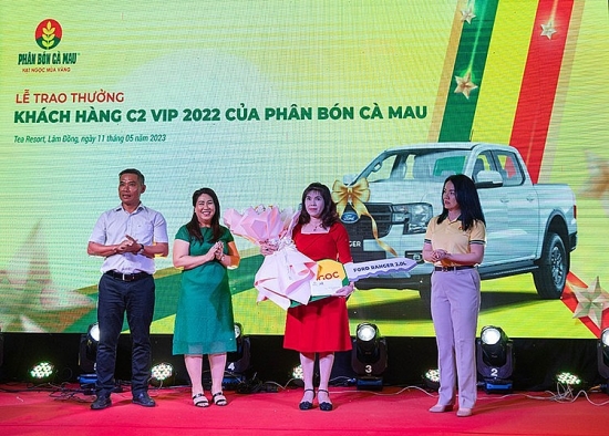 Phân bón Cà Mau trao 3 xe bán tải tại Hội nghị khách hàng khu vực Tây Nguyên