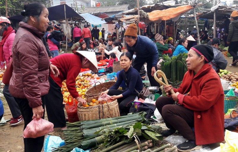 Chợ phiên tại xã Cẩm Giàng, huyện Bạch Thông