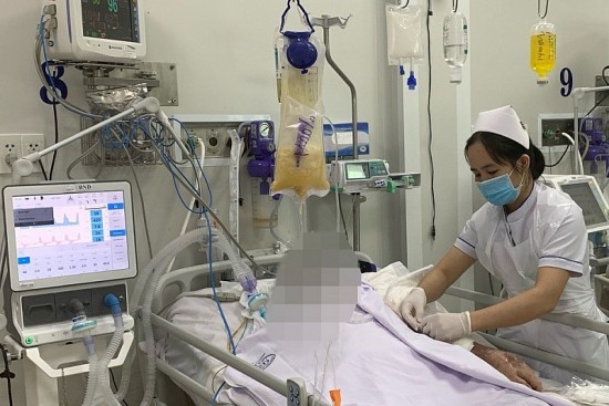 Hàng loạt trường hợp bị nhiễm độc tố chết người botulinum từ chả lụa bán dạo