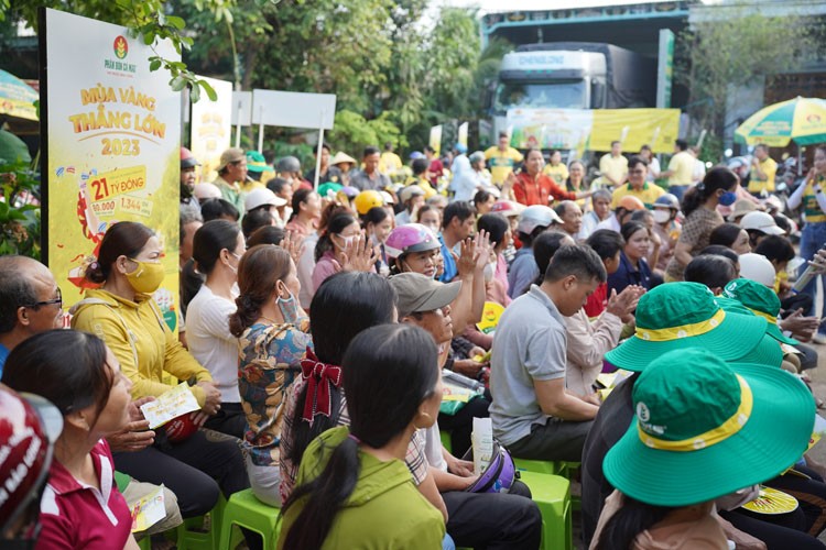 Ấn tượng Roadshow Mùa vàng thắng lớn 2023: Mang thông tin tới khắp nẻo đồng quê