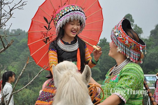 Tăng cường giao lưu trong “Ngày hội gia đình” tại Làng Văn hóa