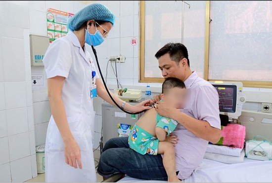 Quảng Ninh: Số trẻ nhập viện do viêm phổi tăng cao