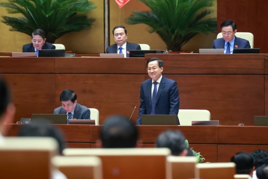 Phó Thủ tướng Lê Minh Khái báo cáo giải trình trước Quốc hội