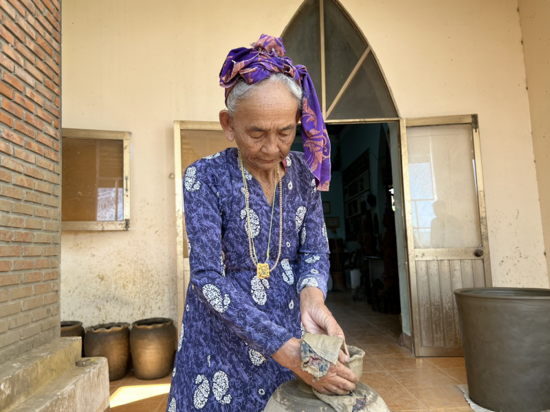 “Nghệ thuật làm gốm của người Chăm” là di sản văn hoá phi vật thể cần bảo vệ khẩn cấp -0