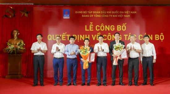 le cong bo va trao quyet dinh ve cong tac can bo cap cao cua tong cong ty khi viet nam