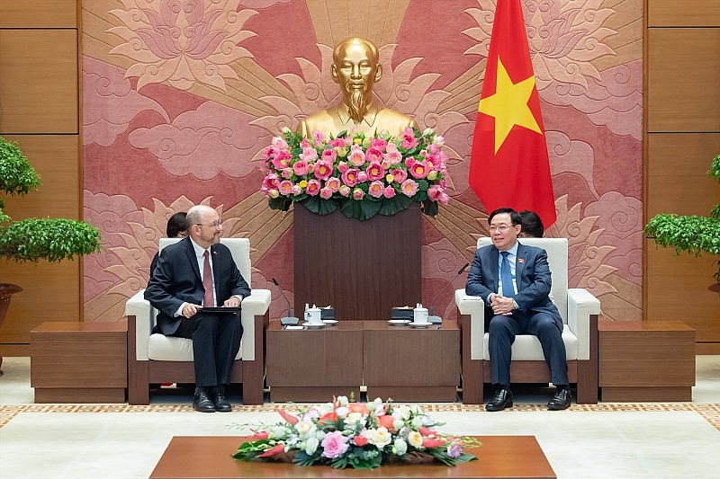 Chủ tịch Quốc hội Vương Đình Huệ tiếp Đại sứ Thụy Sĩ tại Việt Nam Thomas Gass.
