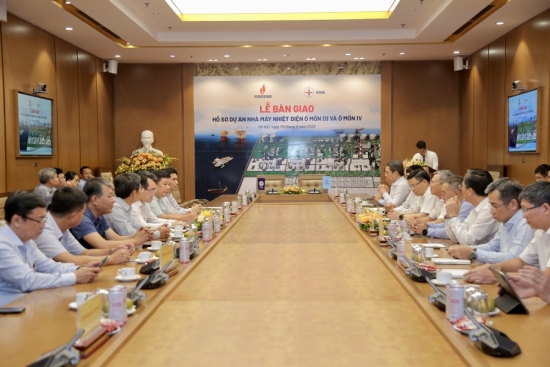 Tập đoàn Dầu khí Việt Nam tiếp nhận bàn giao hồ sơ Dự án NMNĐ Ô Môn III và Ô Môn IV