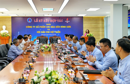 Công ty cổ phần Lọc hóa dầu Bình Sơn và Hội Dầu khí Việt Nam ký kết thỏa thuận hợp tác