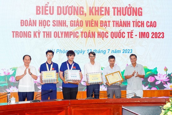 TP. Hải Phòng chi thưởng hai huy chương Toán quốc tế hơn 1,6 tỷ đồng