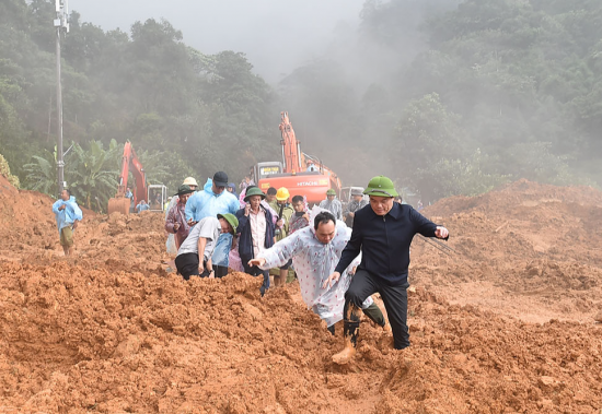 Sạt lở tại Lâm Đồng: Phó Thủ tướng Trần Lưu Quang đến hiện trường chỉ đạo khắc phục hậu quả