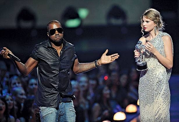 Kanye West giật chiếc micro của Taylor Swift tại lễ trao giải VMA 2009