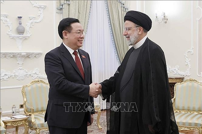 Chủ tịch Quốc hội Vương Đình Huệ và Tổng thống Iran Ebrahim Raisi. Ảnh: Doãn Tấn/TTXVN