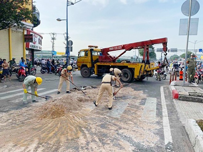 Từ chuyện chốt chặn quán nhậu đến nhân lên hình ảnh đẹp của cảnh sát giao thông