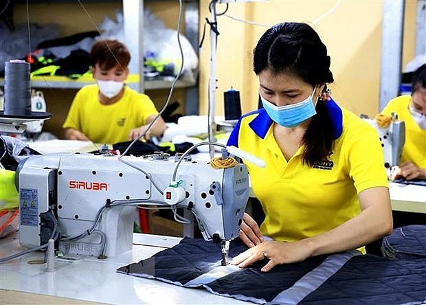 Công nhân may làm việc tại Công ty TNHH May mặc Dony, xã Vĩnh Lộc A, huyện Bình Chánh, Thành phố Hồ Chí Minh. 