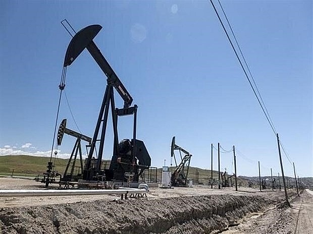 Giá dầu thô thế giới lên mức cao nhất trong vòng 10 tháng qua