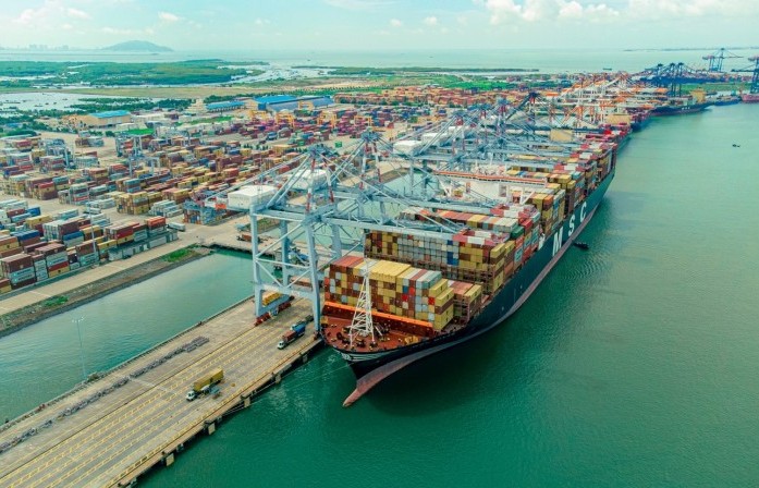 Tăng giá sàn xếp dỡ container: Thực tế liệu có thể diễn ra như kỳ vọng?