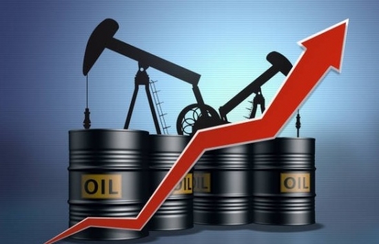 Giá dầu WTI duy trì ở mức đỉnh trong tuần do nguồn cung thắt chặt
