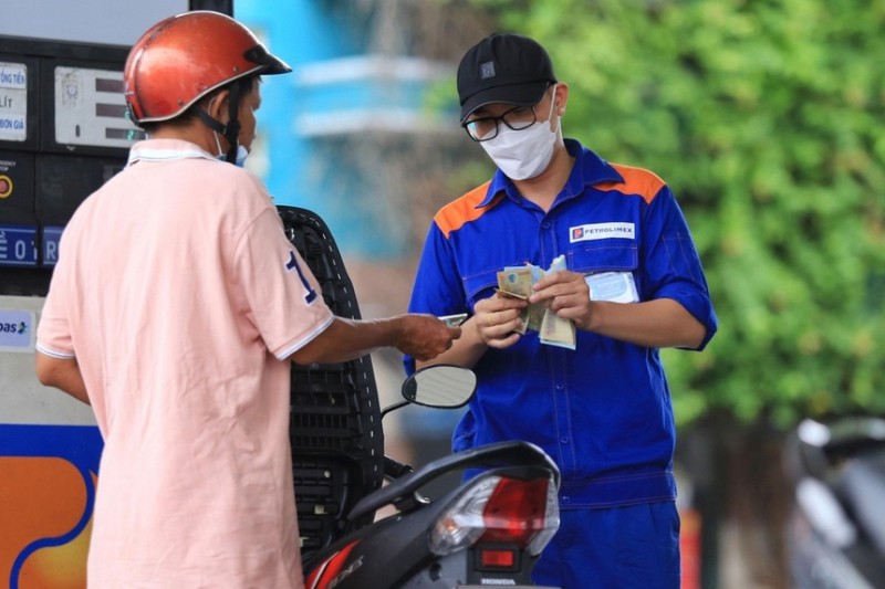 Giá xăng dầu hôm nay ngày 21/9/2023: Giá xăng tăng từ 726- 877 đồng/lít; giá dầu cũng tăng