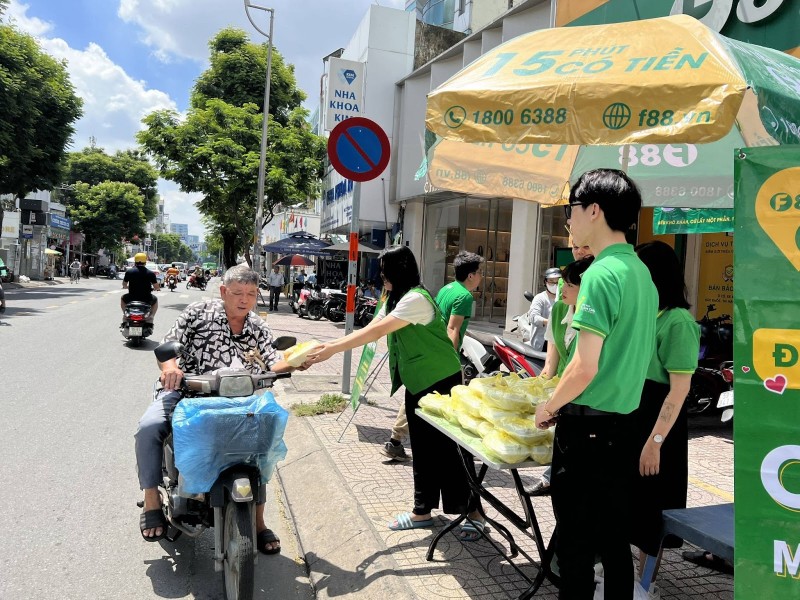 Trạm sẻ chia - đưa tấm lòng chạm tới những khó khăn