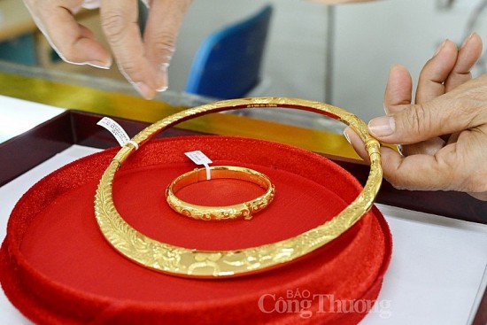 Giá vàng chiều nay 18/11/2023: Giá vàng giảm nhẹ 100.000 đồng/lượng phiên giao dịch cuối tuần