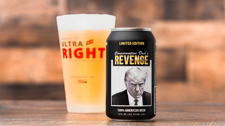 Lon bia với phiên bản giới hạn có hình ông Donald Trump. Ảnh Fox Business