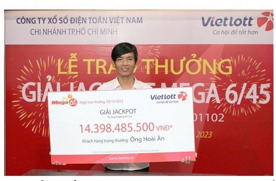 Chủ nhân giải Vietlott hơn 14 tỷ đồng bỏ đeo mặt nạ khi nhận giải