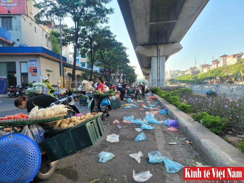 Chợ cóc Ngã Tư Sở vì sao nhiều năm chưa được xử lý triệt để?