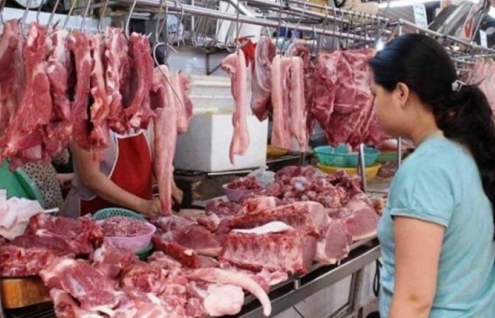 Heo hơi rớt giá, giá thịt tại chợ ở TP. Hồ Chí Minh vẫn ở mức cao