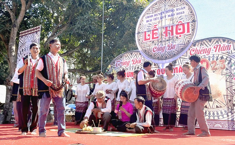 Tái hiện lễ cúng lúa mới của người dân thôn Kỳ Đu, xã Xuân Quang 2, huyện Đồng Xuân (Ảnh: Ngô Xuân)