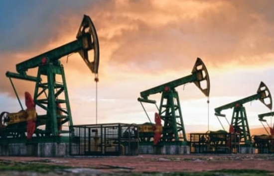 Áp lực thâm hụt thu hẹp, giá dầu xoá bỏ mức tăng mạnh đầu tuần