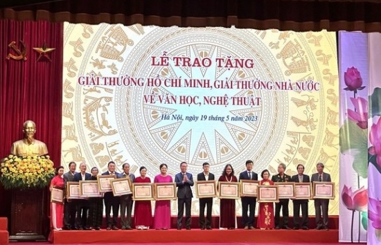 Chuyện tiền Giải thưởng Hồ Chí Minh: Ngẫm chuyện “của cho không bằng cách cho”