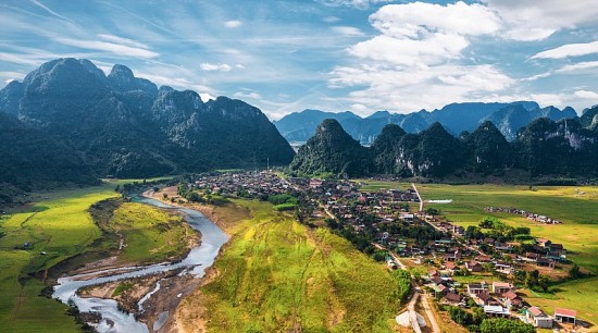 Làng du lịch tốt nhất thế giới Tân Hóa ở địa phương nào của Việt Nam?