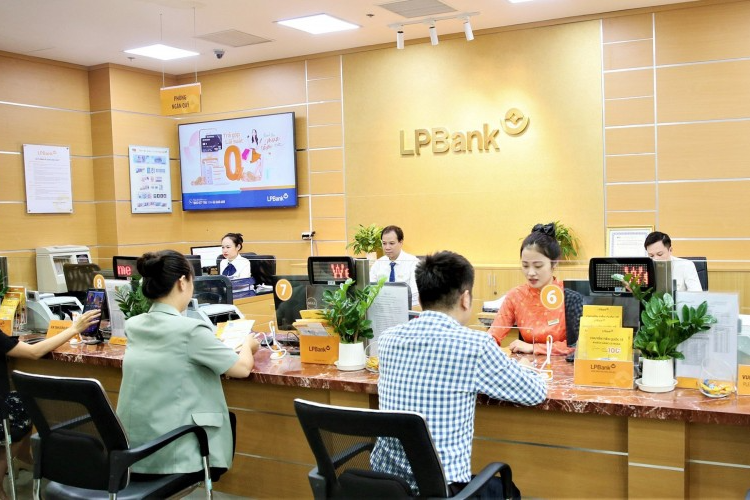 LPBank báo lãi cao trong số 5 ngân hàng công bố báo cáo tài chính